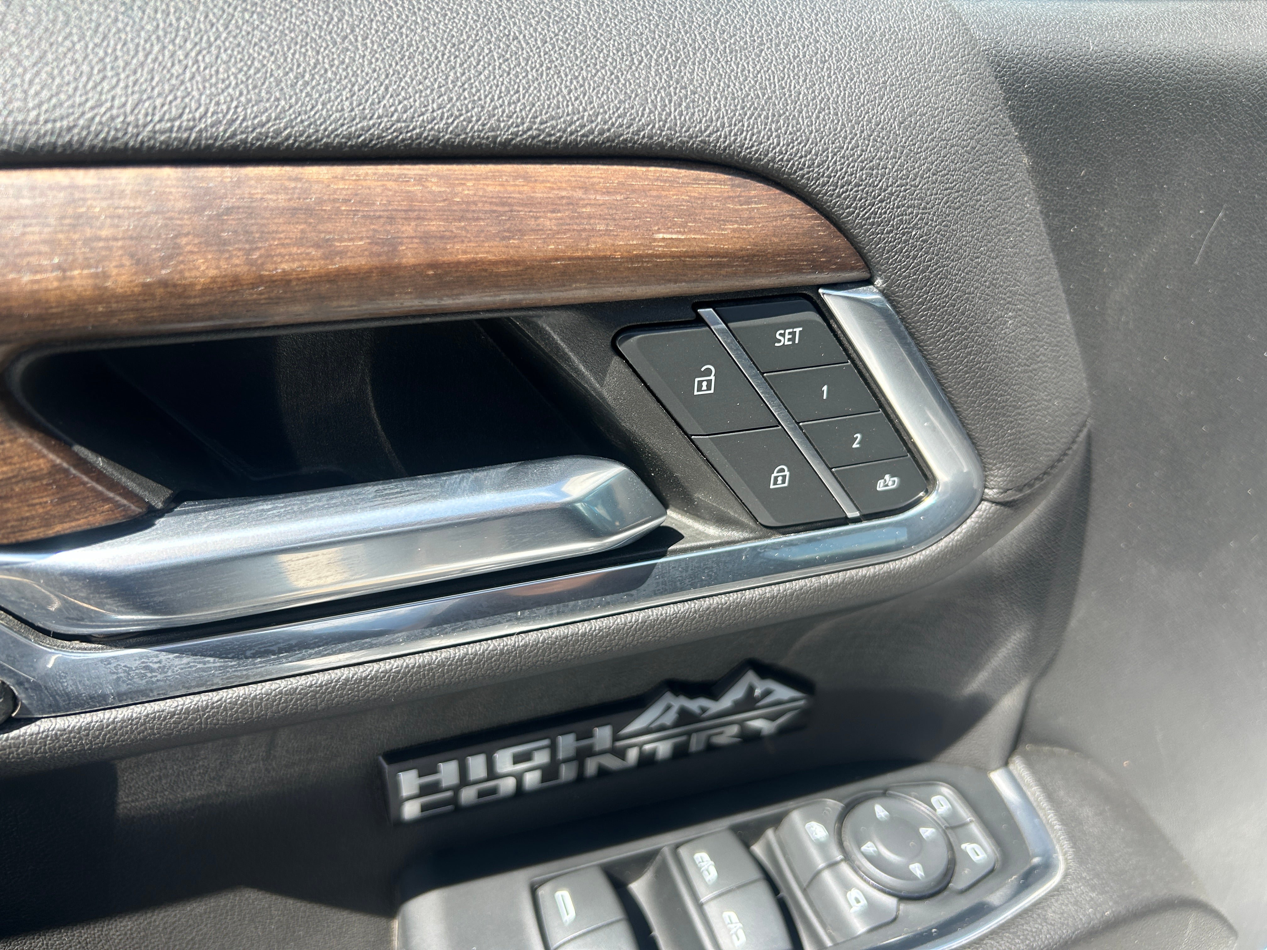 Used 2023 Chevrolet Silverado 1500 High Country w/ Technology Package AWD/4WD image 12