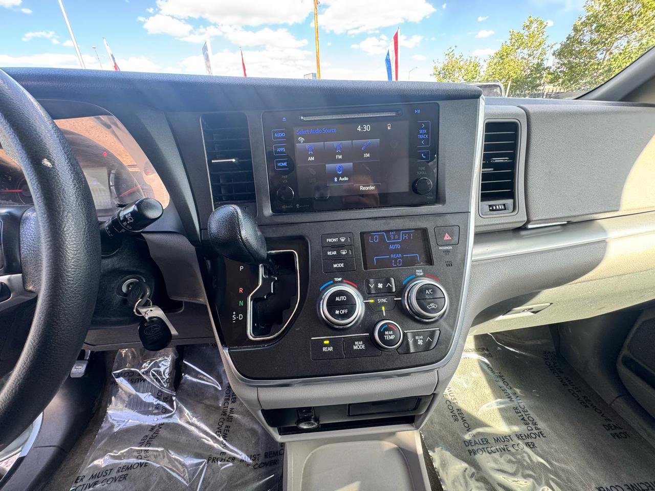 Used 2015 Toyota Sienna LE FWD image 27