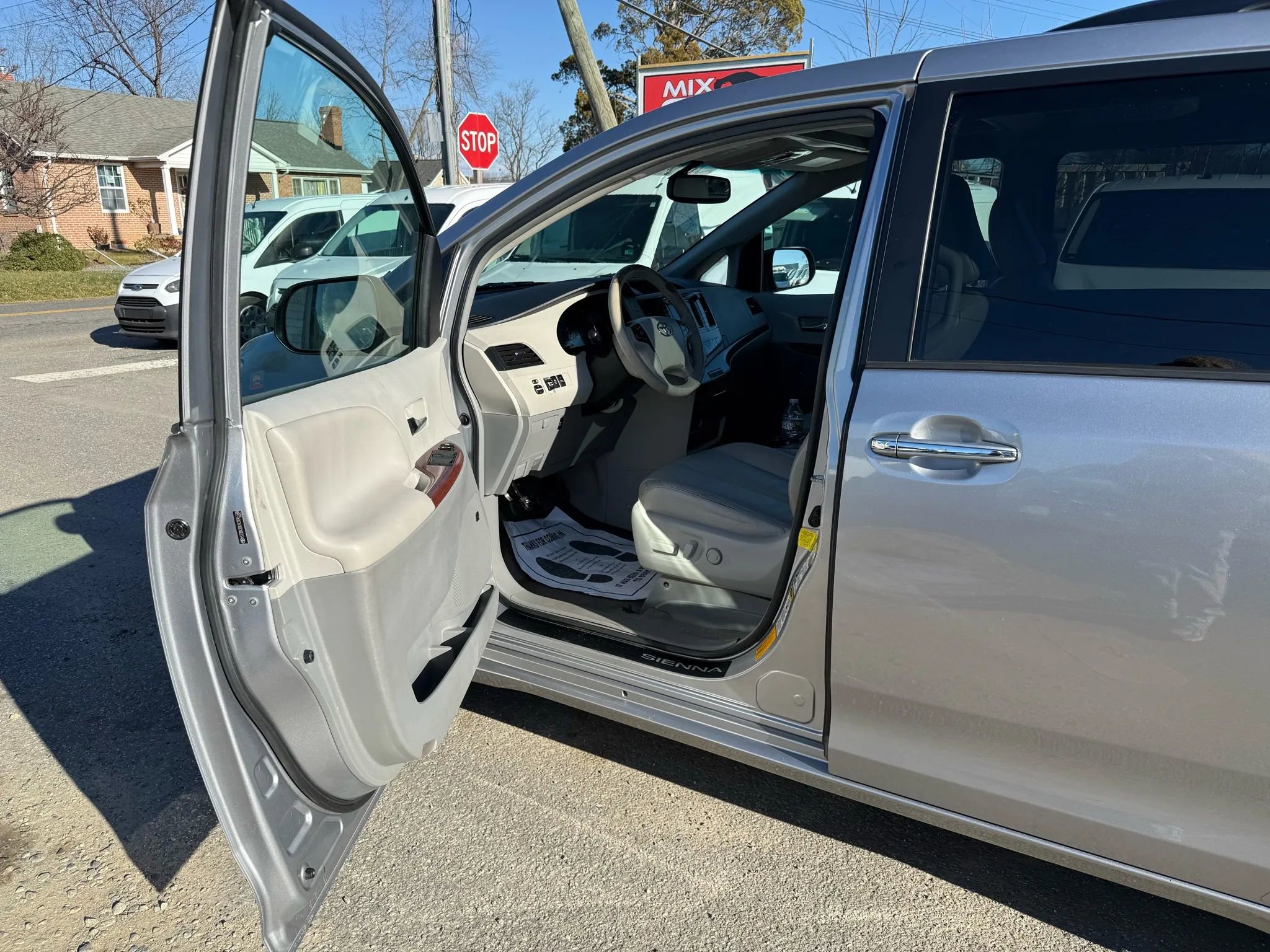 Used 2012 Toyota Sienna Limited image 21