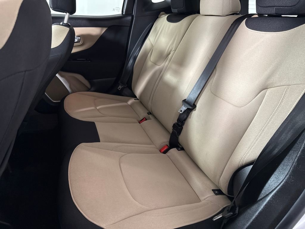 Used 2017 Jeep Renegade Latitude image 12