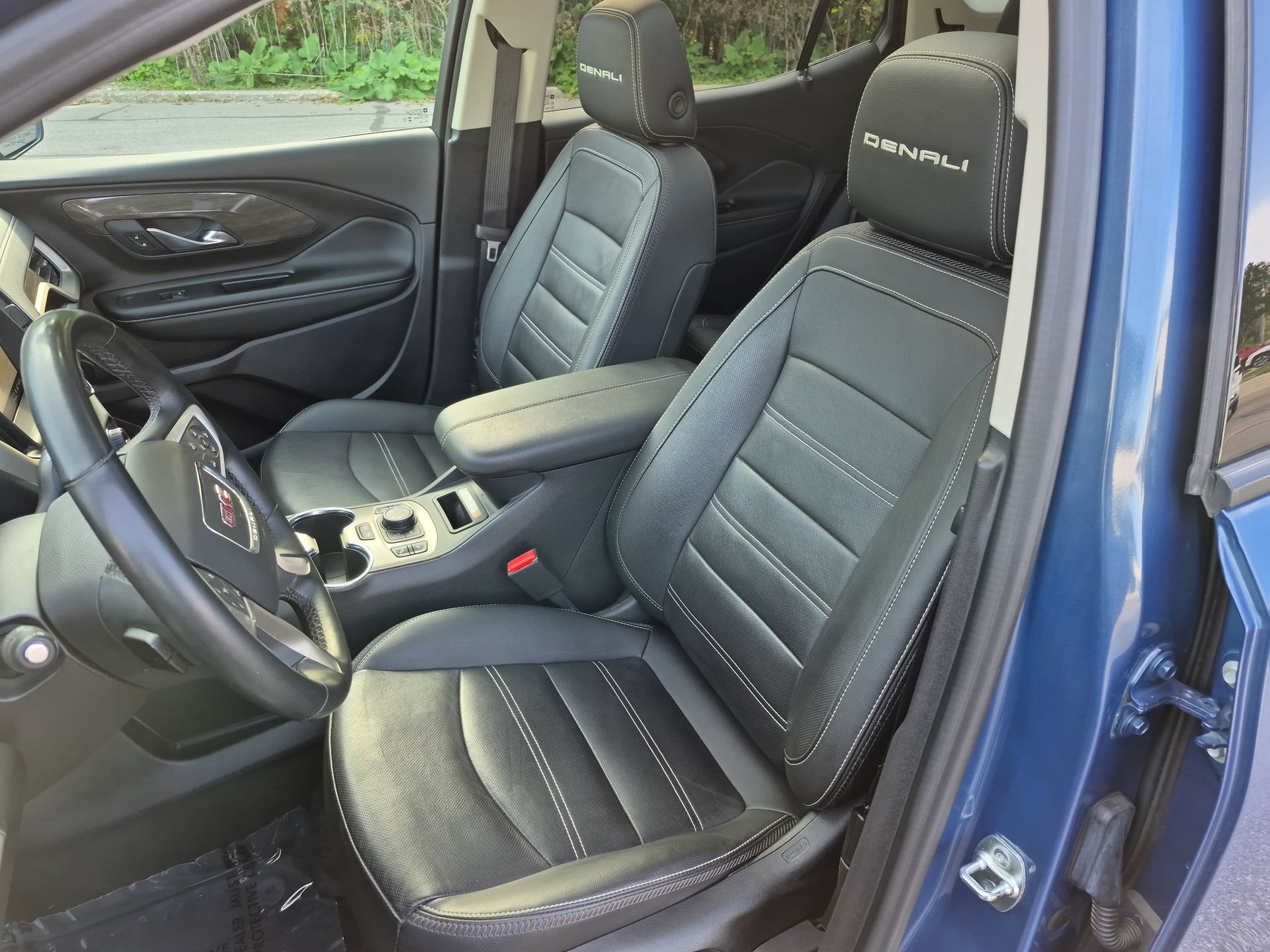Used 2024 GMC Terrain Denali w/ Denali Premium Package AWD/4WD image 22
