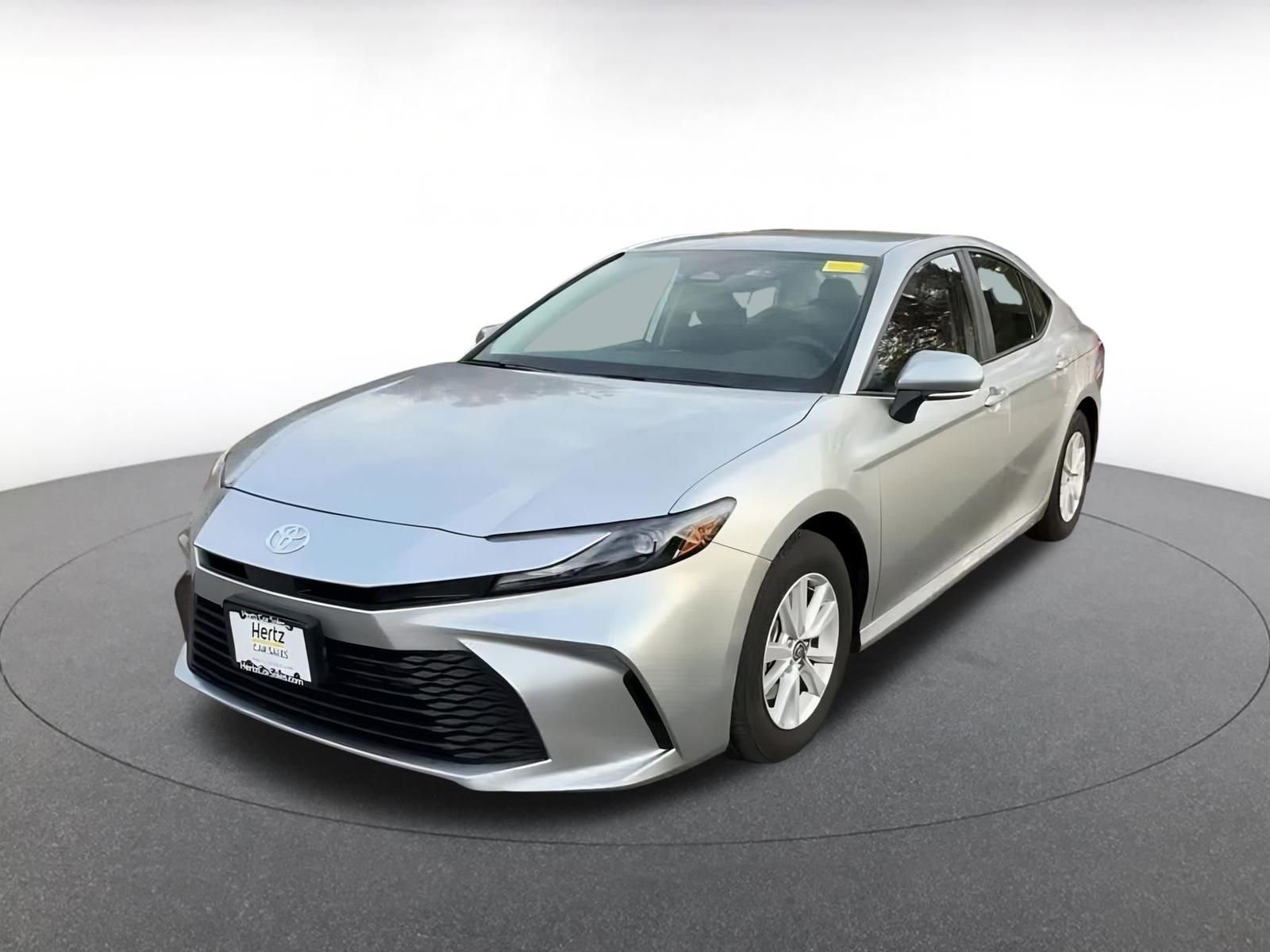 Used 2025 Toyota Camry LE image 7