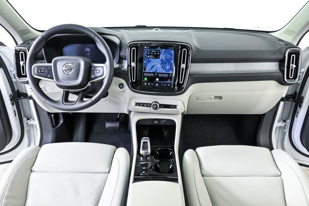 New 2026 Volvo XC40 B5 Plus w/ Protection Package Premier AWD/4WD image 17