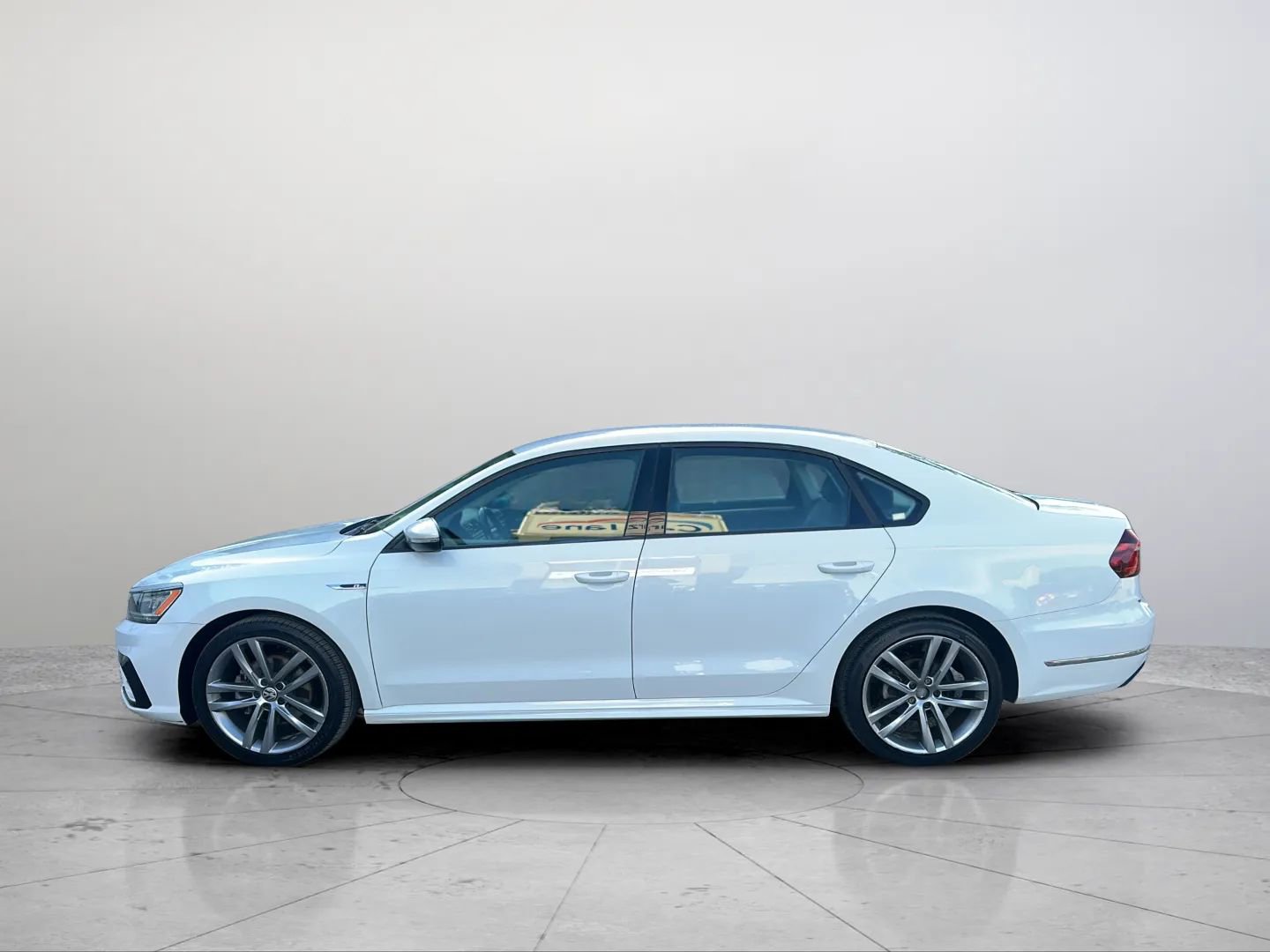 Used 2018 Volkswagen Passat 2.0T R-Line w/ R-Line Lighting Package FWD image 16