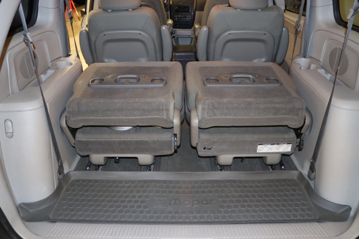 Used 2007 Dodge Caravan SXT w/ Popular Equipment Group I FWD image 31