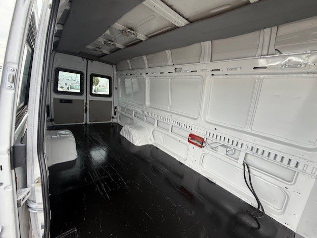 Used 2004 Dodge Sprinter 3500 RWD image 13