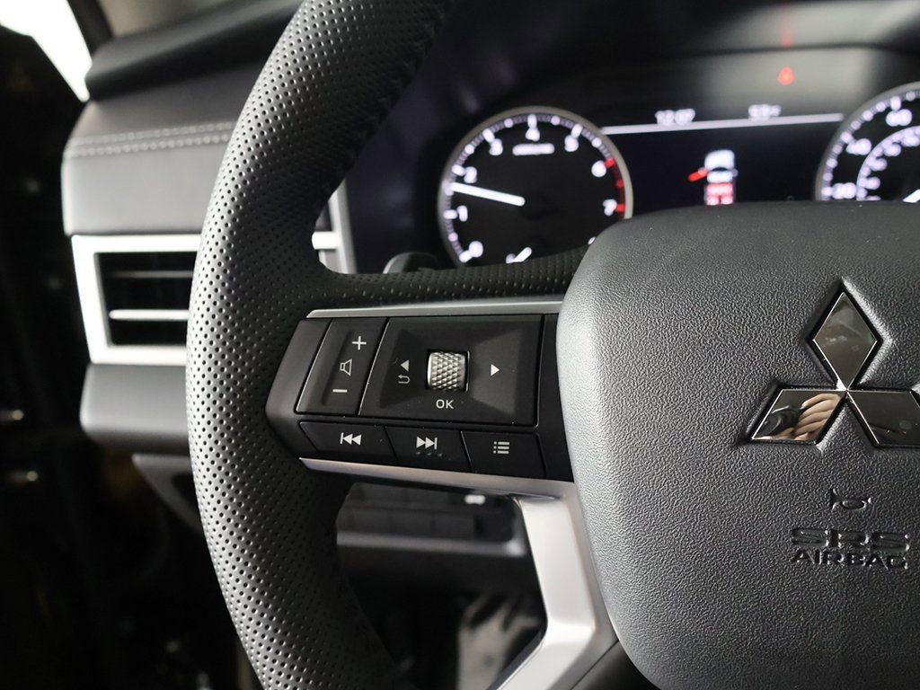 New 2026 Mitsubishi Outlander SE image 44