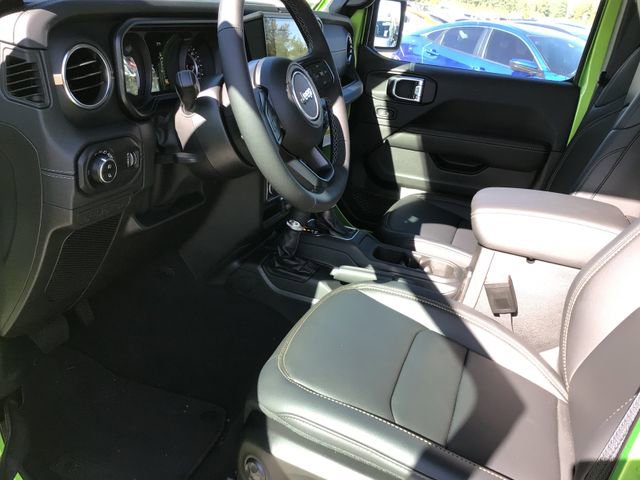 New 2025 Jeep Gladiator Sport w/ Premium Package image 14