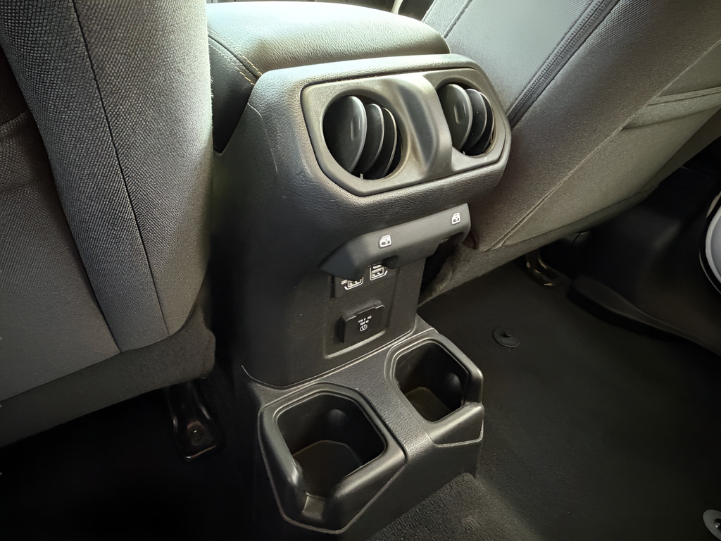 Used 2025 Jeep Wrangler Unlimited Sahara AWD/4WD image 13