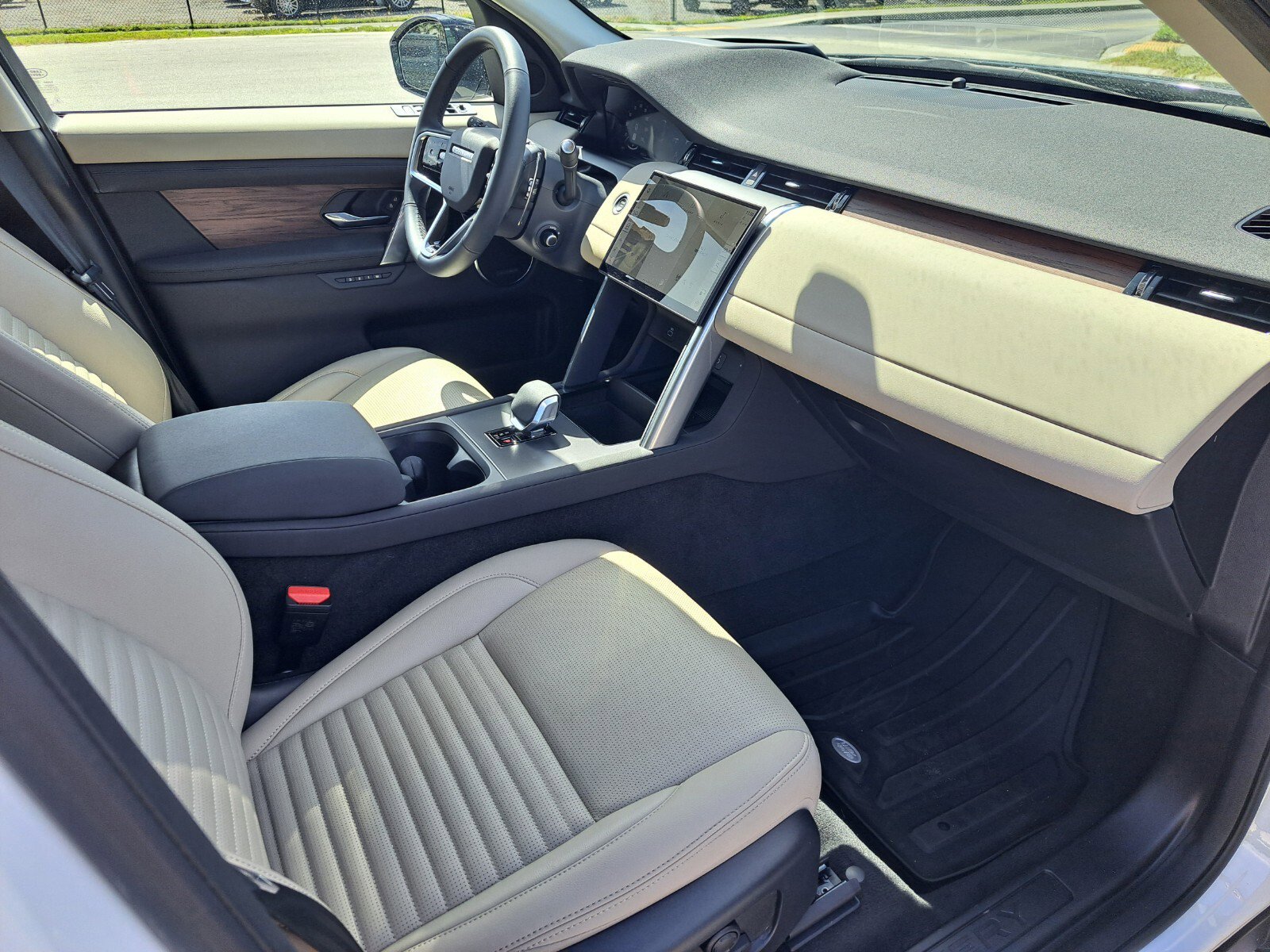 Certified 2025 Land Rover Discovery Sport S image 3