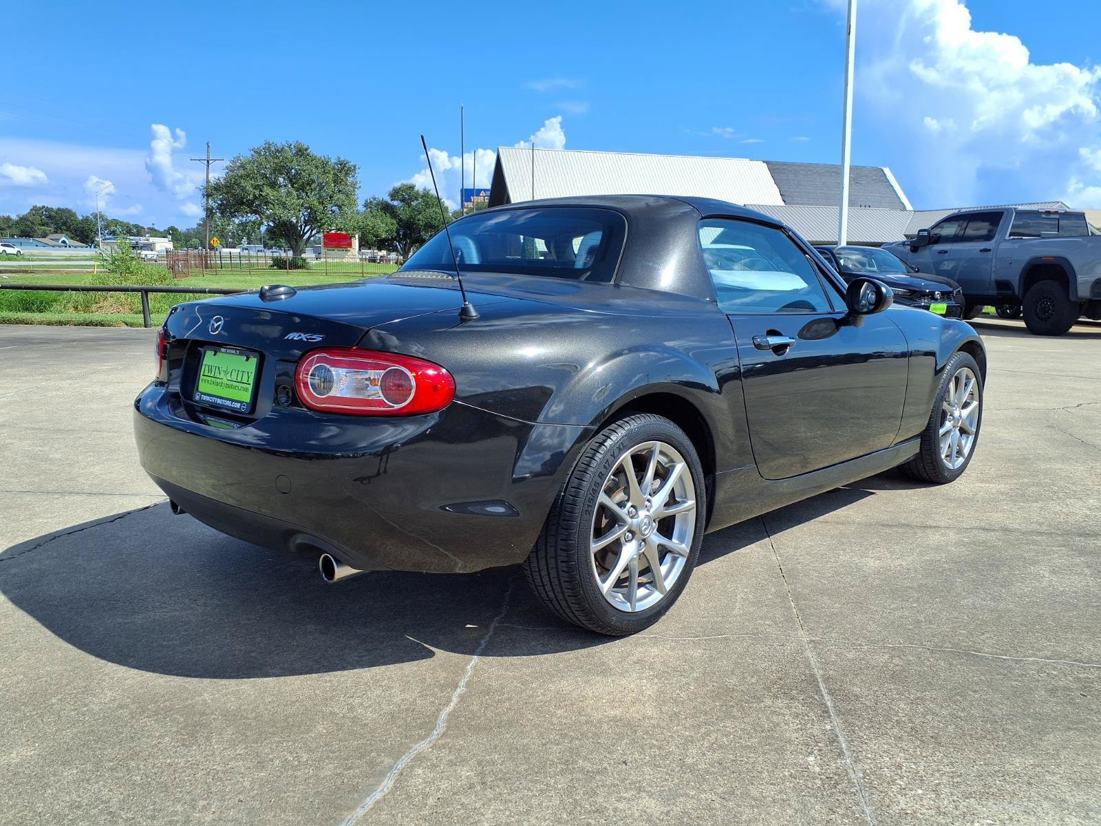 Used 2011 MAZDA MX-5 Miata Grand Touring RWD image 6