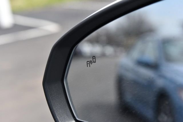 New 2025 Volkswagen Taos SE image 9