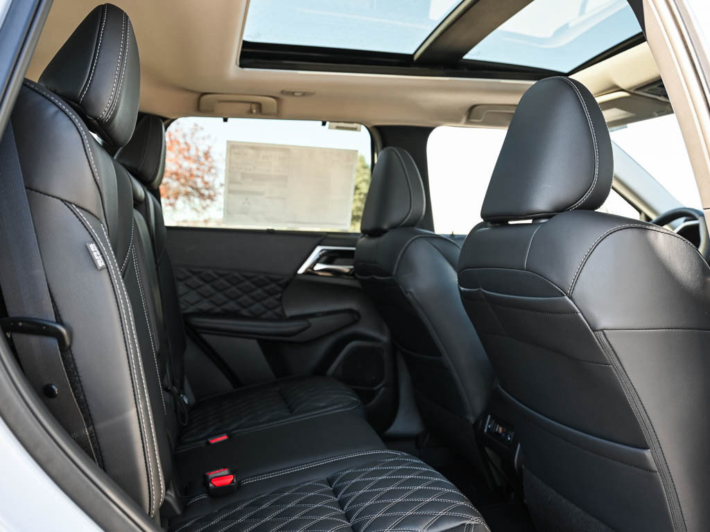 New 2025 Mitsubishi Outlander SEL image 12