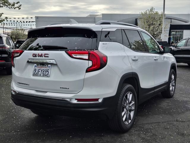 Used 2024 GMC Terrain SLT image 4
