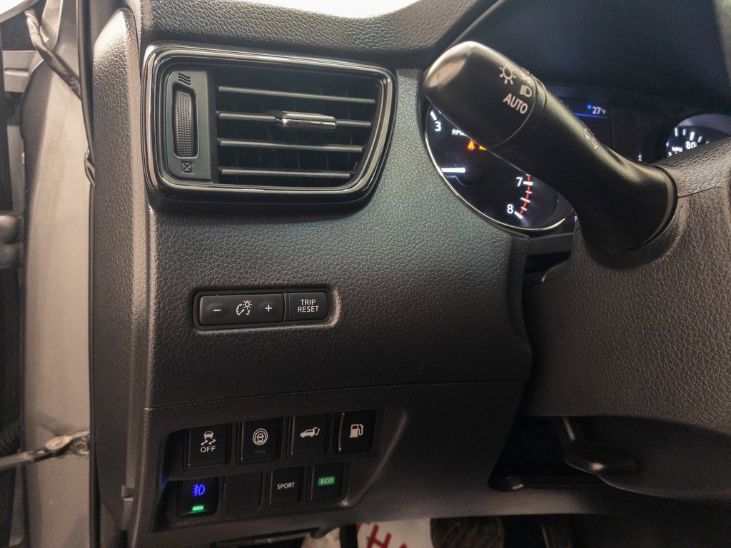 Used 2019 Nissan Rogue SV image 27