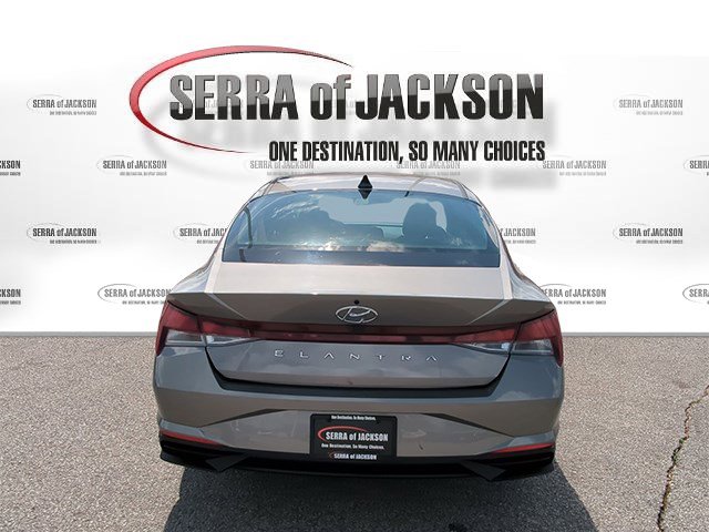 Used 2023 Hyundai Elantra SEL w/ Convenience Package image 8