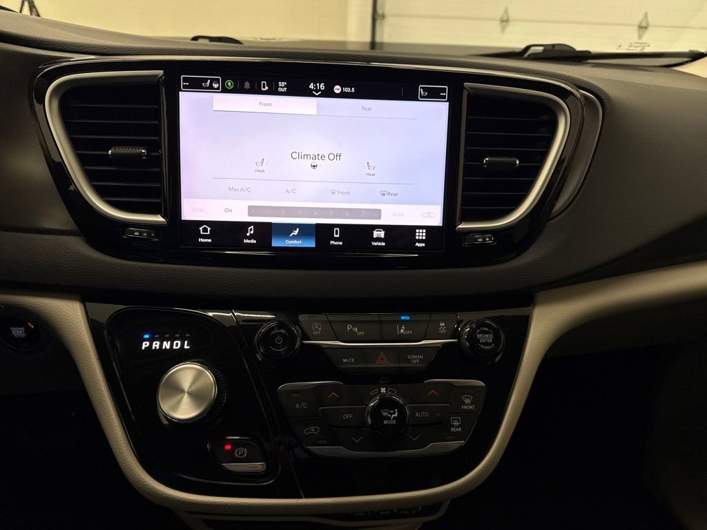 Used 2024 Chrysler Pacifica Touring-L image 19