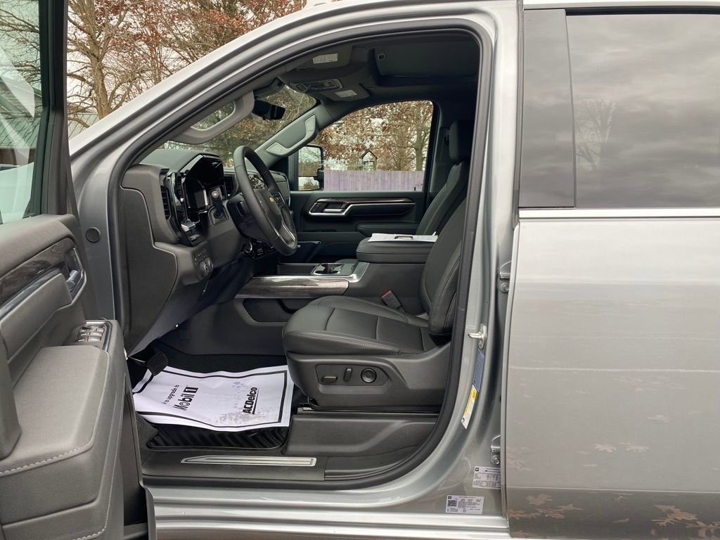 New 2026 Chevrolet Silverado 3500 LTZ w/ LTZ Premium Package image 22