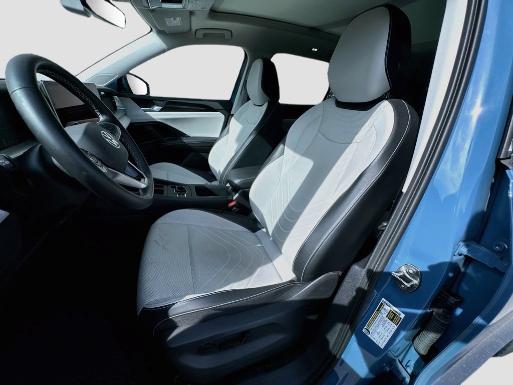 Used 2025 Volkswagen Tiguan SE w/ Panoramic Sunroof Package AWD/4WD image 22