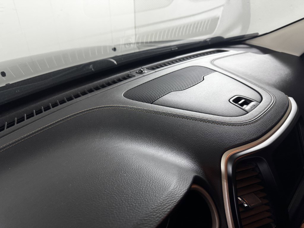 Used 2016 Jeep Cherokee Latitude w/ Comfort/Convenience Group image 26