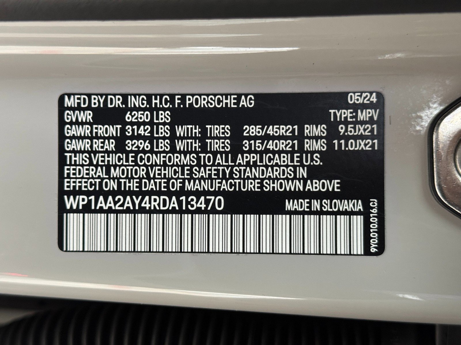 Used 2024 Porsche Cayenne w/ Premium Package image 48