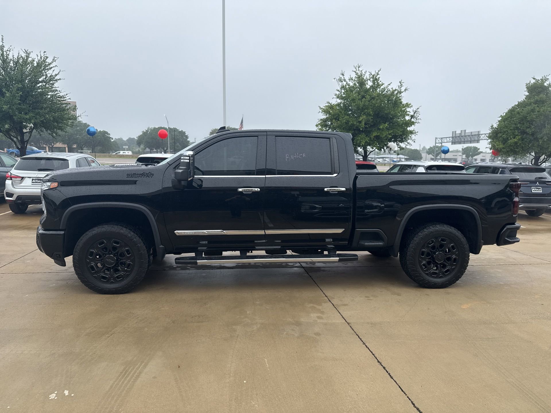 Used 2024 Chevrolet Silverado 2500 High Country w/ Technology Package image 3