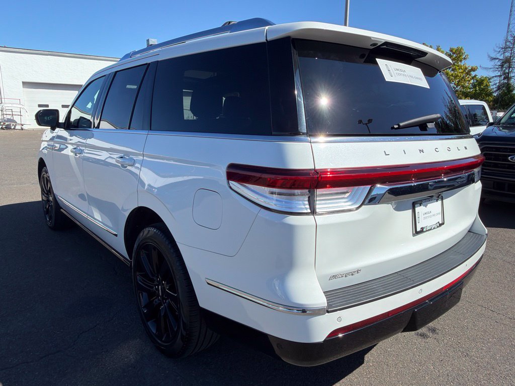Certified 2023 Lincoln Navigator Reserve AWD/4WD image 4