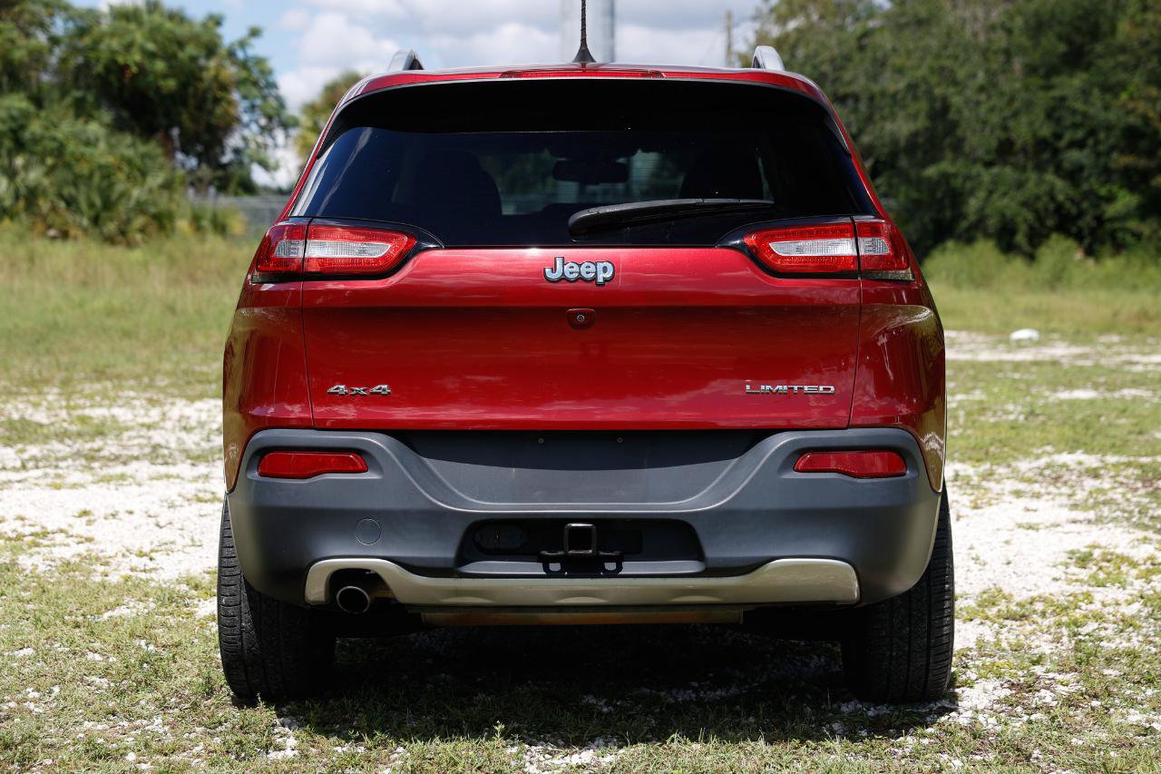 Used 2017 Jeep Cherokee Limited w/ Luxury Group AWD/4WD image 7