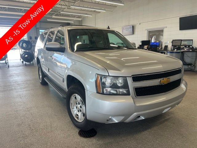 Used 2014 Chevrolet Suburban LT w/ Luxury Package AWD/4WD image 3