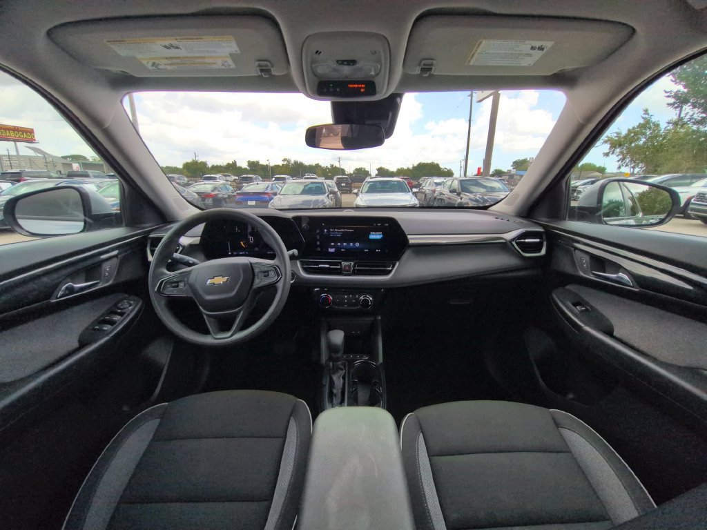 Used 2025 Chevrolet TrailBlazer LT AWD/4WD image 25