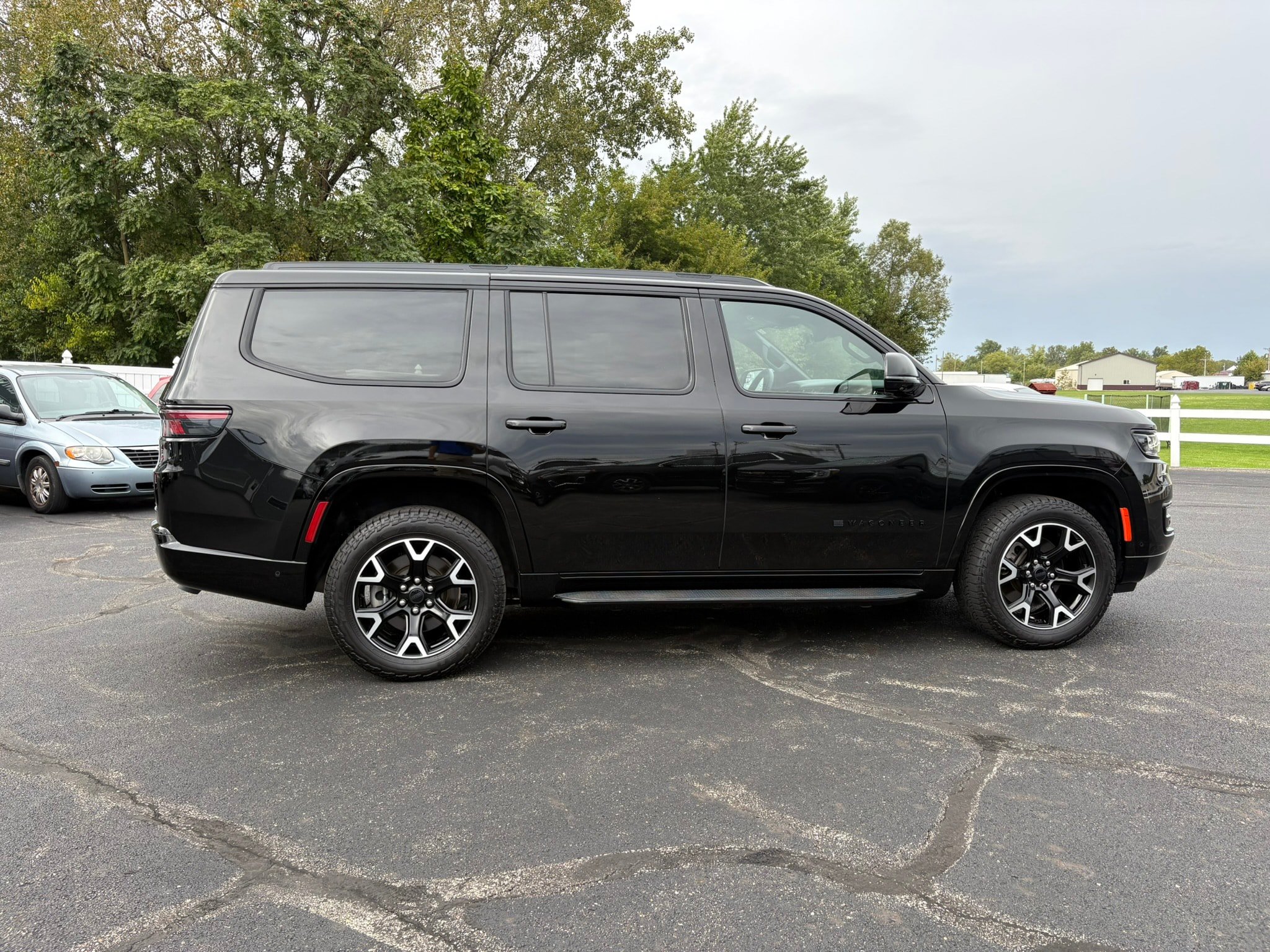 Used 2025 Jeep Wagoneer Series II AWD/4WD image 14