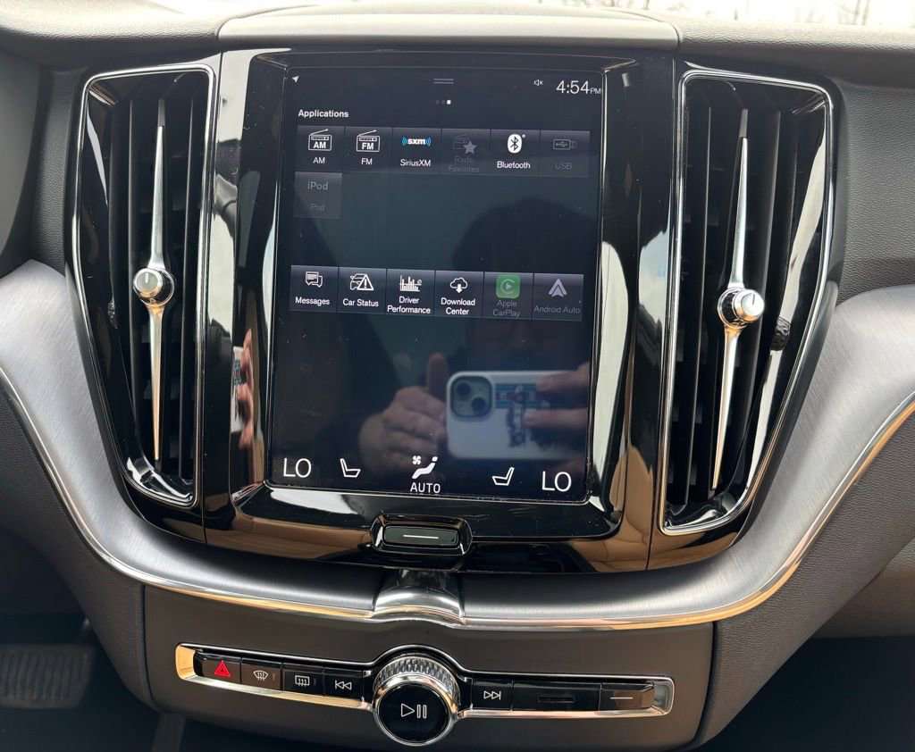 Used 2020 Volvo XC60 T5 Momentum image 11