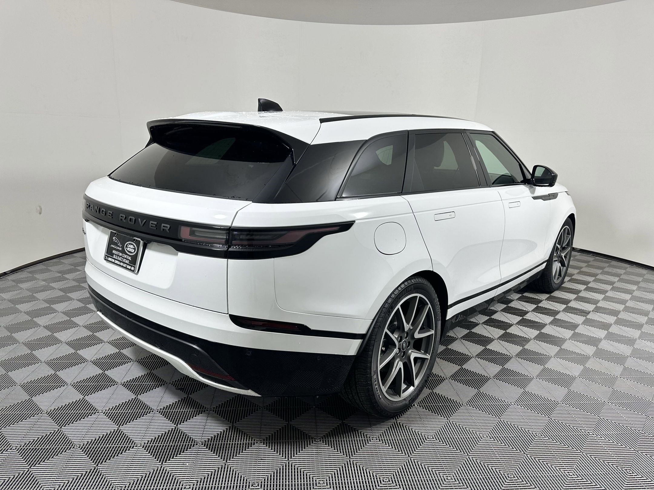 New 2026 Land Rover Range Rover Velar Dynamic SE image 7
