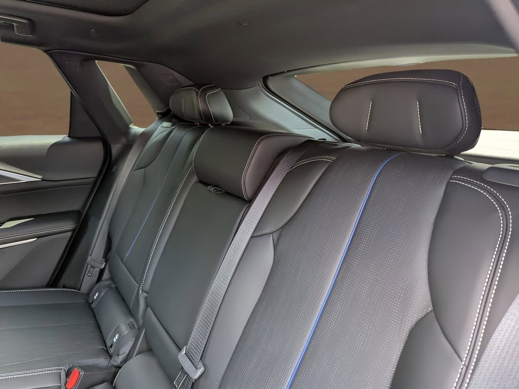 New 2025 Cadillac Lyriq Luxury image 17