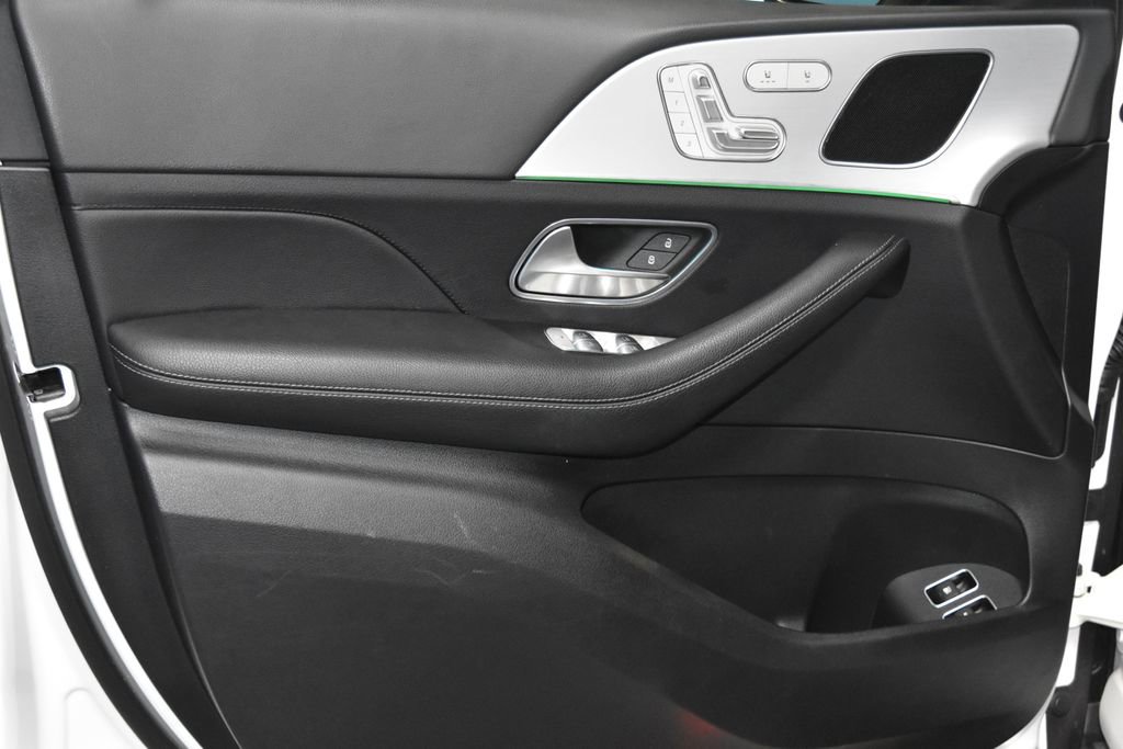 Used 2024 Mercedes-Benz GLE 450e 4MATIC image 4