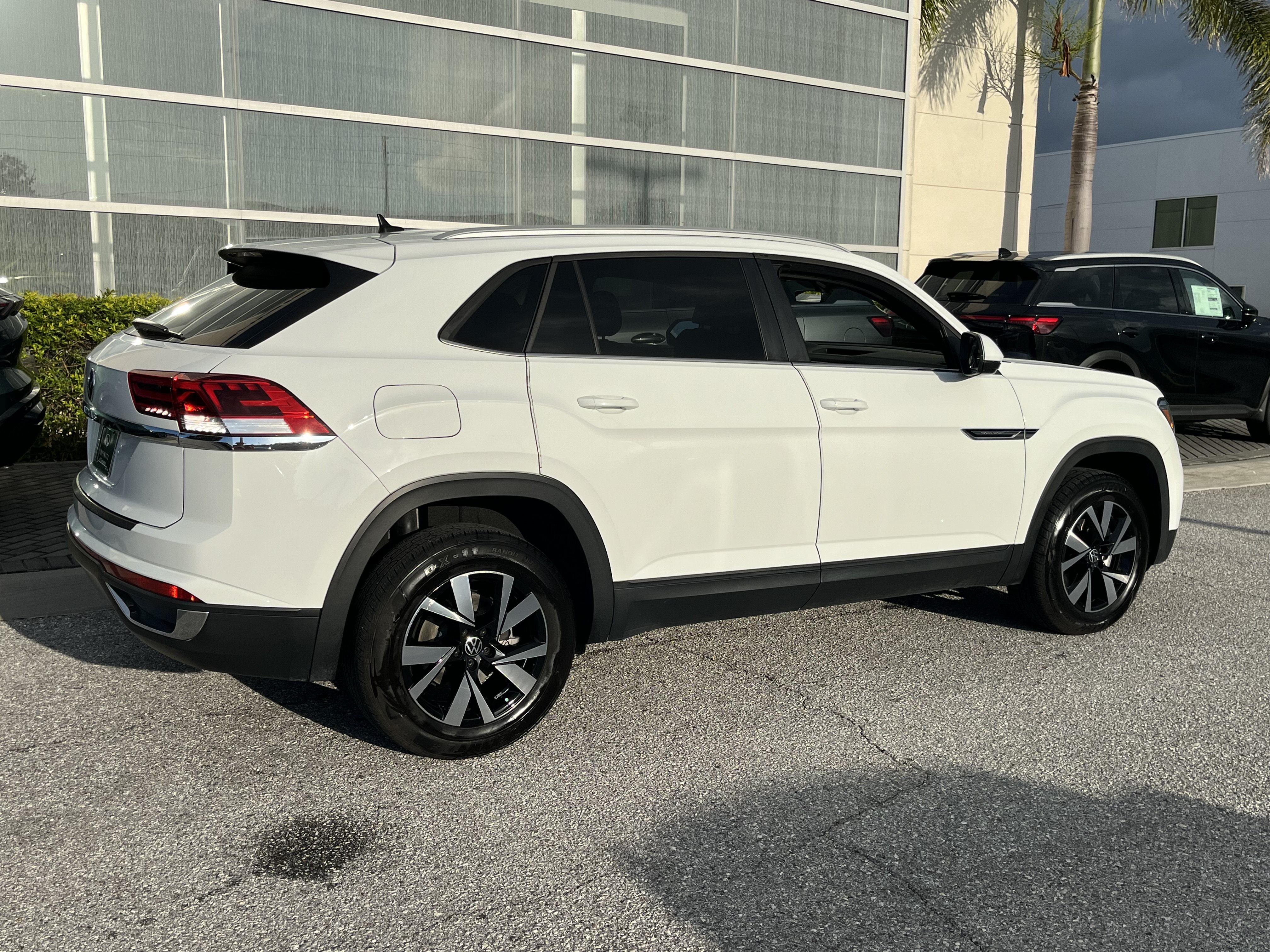 Used 2022 Volkswagen Atlas Cross Sport SE FWD image 7