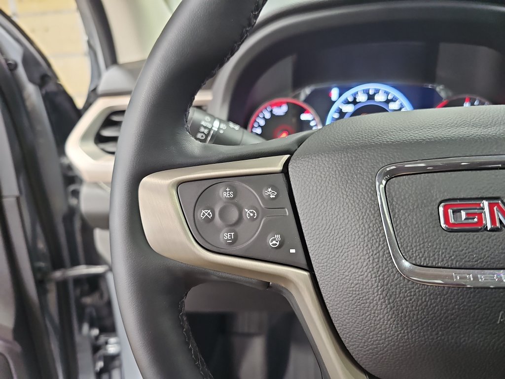Used 2023 GMC Acadia Denali w/ Denali Ultimate Package AWD/4WD image 17