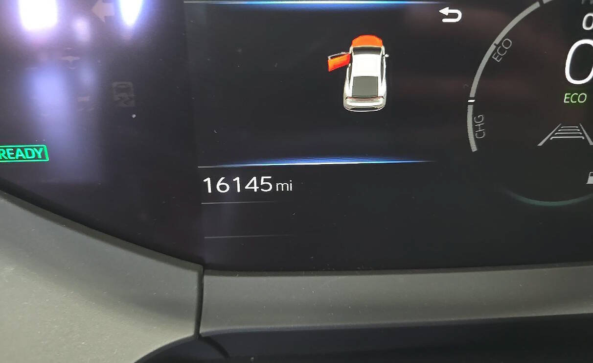 Used 2025 Toyota Prius XLE AWD/4WD image 8