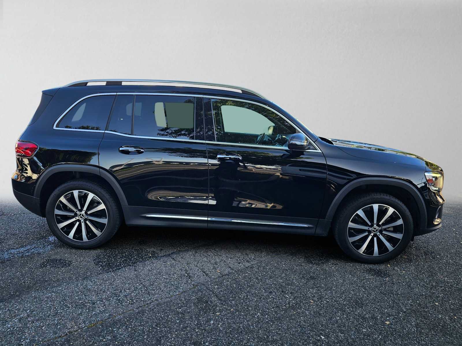 Certified 2023 Mercedes-Benz GLB 250 image 2