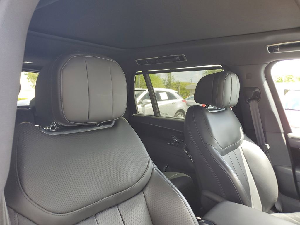 Used 2023 Land Rover Range Rover Long Wheelbase SE image 26