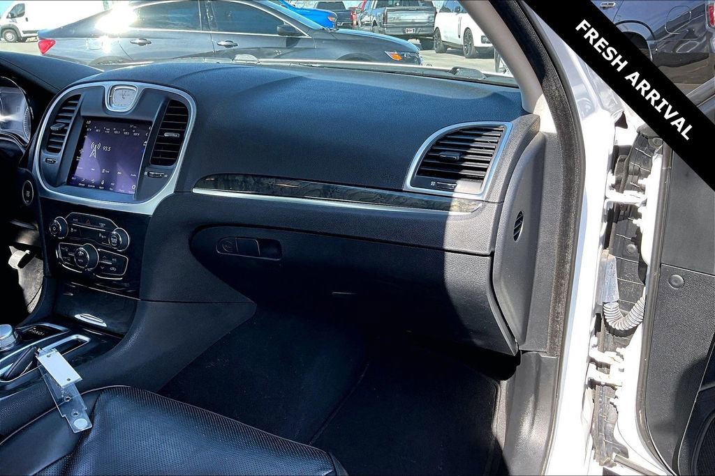 Used 2023 Chrysler 300 Touring L w/ Comfort Group image 25
