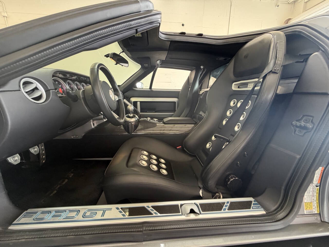 Used 2006 Ford GT RWD image 35