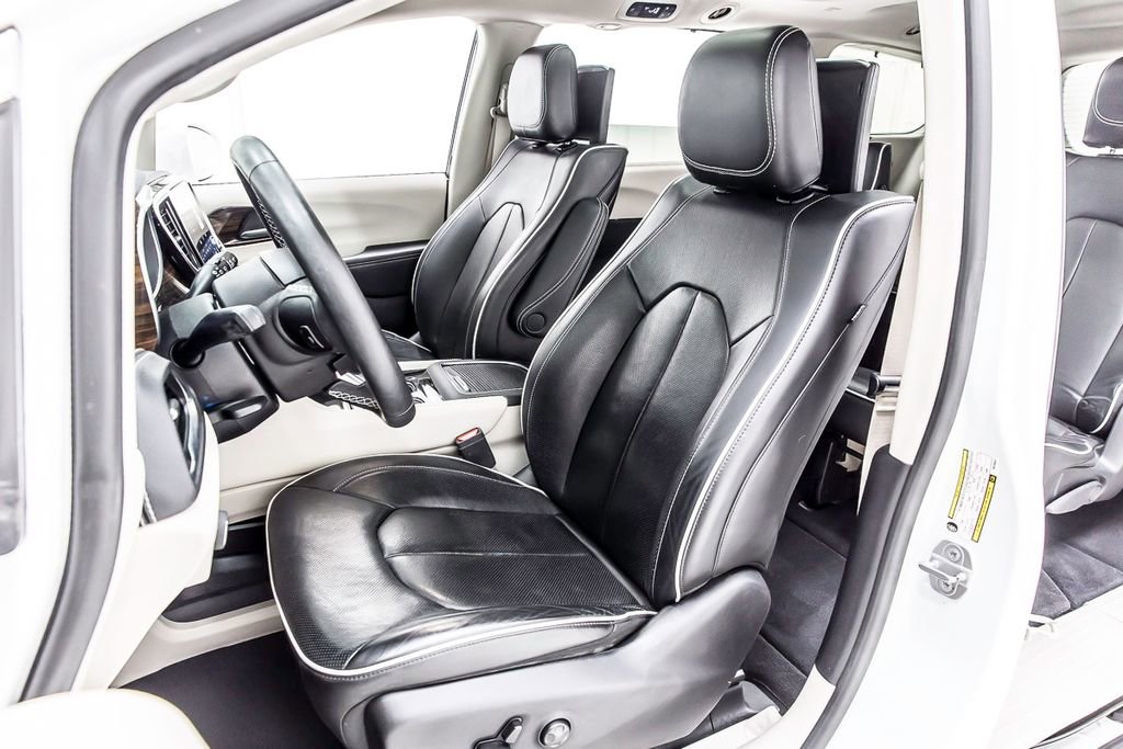 Used 2022 Chrysler Pacifica Limited w/ Uconnect Theater Family Group image 30