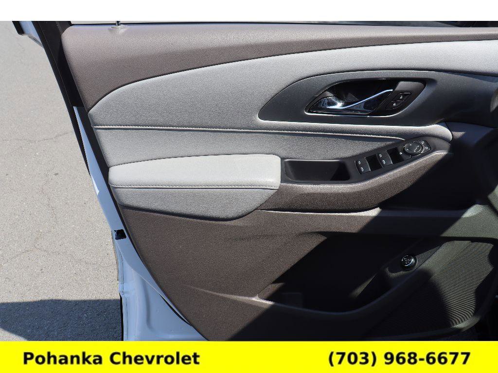 Used 2021 Chevrolet Traverse LT image 24
