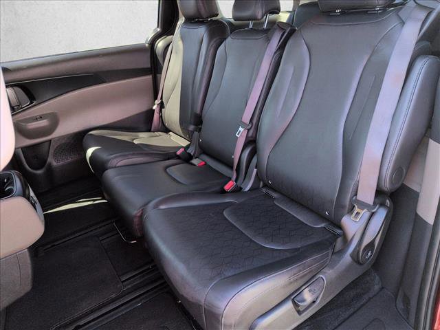 Used 2025 Kia Carnival image 18