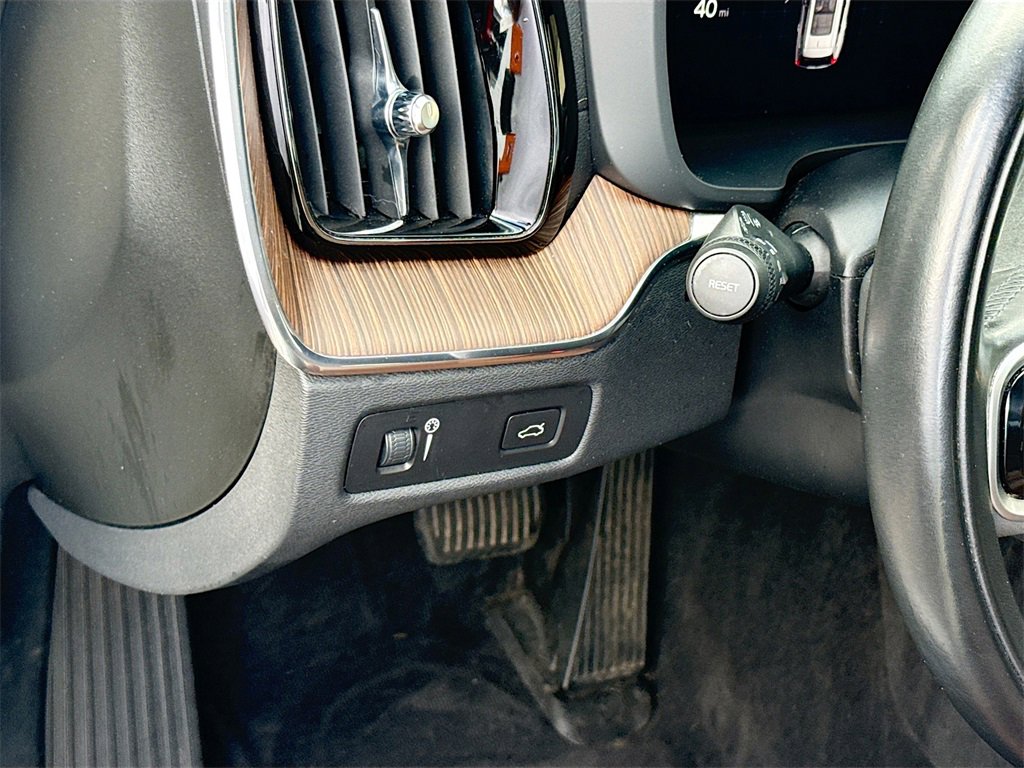 Used 2022 Volvo XC60 B5 Inscription w/ Advanced Package image 11