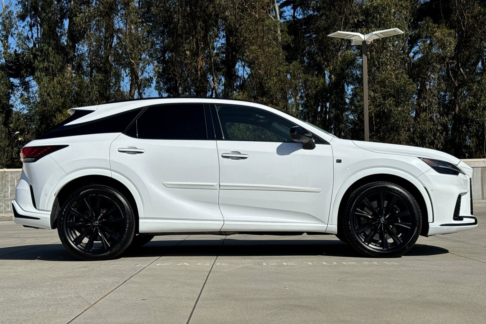Used 2023 Lexus RX 500h F Sport w/ Cold Area Package AWD/4WD image 7