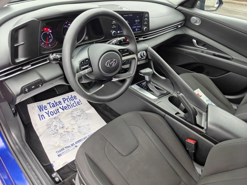 Used 2022 Hyundai Elantra SEL w/ Cargo Package image 11