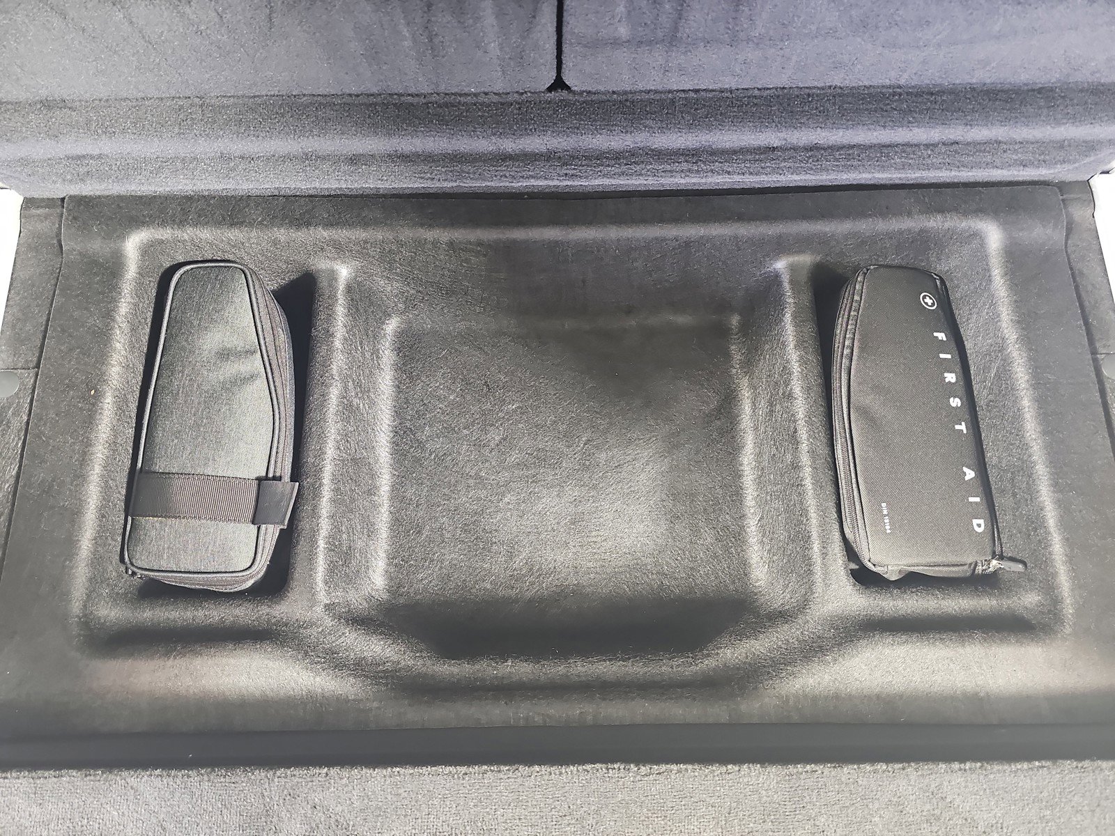 Used 2024 Rivian R1S Adventure image 33