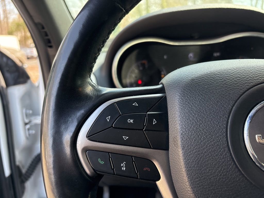 Used 2021 Jeep Grand Cherokee Laredo image 21